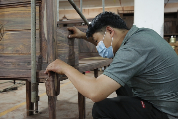 閑適紅木工匠組裝家具部件 閑適紅木工匠組裝家具部件