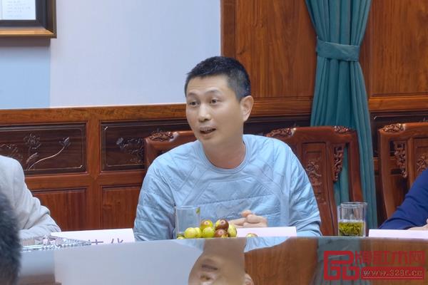 中國(guó)家具協(xié)會(huì)副理事長(zhǎng)、紅古軒品牌創(chuàng)始人吳赤宇分享 中國(guó)家具協(xié)會(huì)副理事長(zhǎng)、紅古軒品牌創(chuàng)始人吳赤宇分享