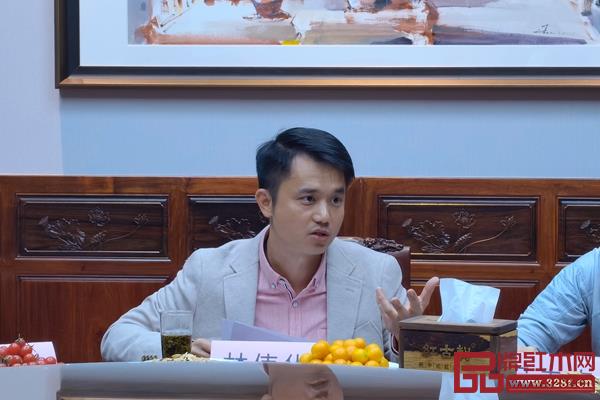 中山市紅木古典家具學(xué)會(huì)會(huì)長(zhǎng)、騰訊家居紅木&品牌紅木總編林偉華分享 中山市紅木古典家具學(xué)會(huì)會(huì)長(zhǎng)、騰訊家居紅木&品牌紅木總編林偉華分享