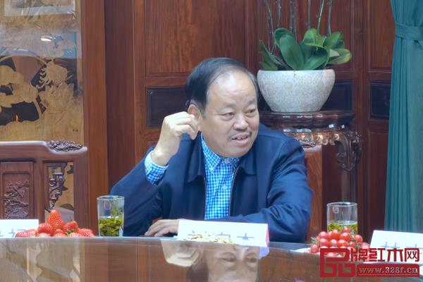 廣東四川商會(huì)紅木分會(huì)會(huì)長(zhǎng)、憶古軒董事長(zhǎng)劉定杰發(fā)言 廣東四川商會(huì)紅木分會(huì)會(huì)長(zhǎng)、憶古軒董事長(zhǎng)劉定杰發(fā)言