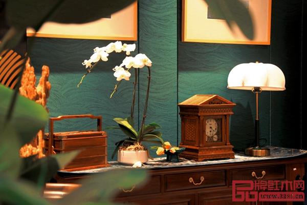 定制空間內(nèi)的紅木擺件都是紅古軒出品 定制空間內(nèi)的紅木擺件都是紅古軒出品