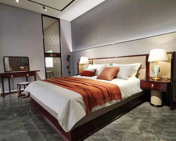 檀一新中式產(chǎn)品以穩(wěn)重的深木色賦予空間儒雅而幽遠(yuǎn)的精神風(fēng)骨