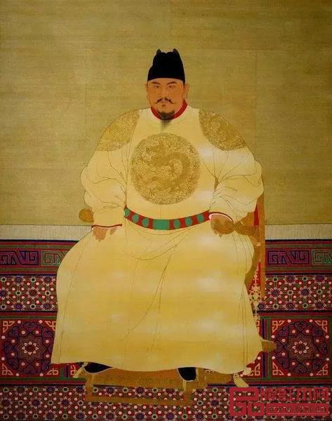 明·開國(guó)皇帝朱元璋的肖像畫,手扶椅圈鱔魚頭位置,倚靠自然,顯赫莊重 明·開國(guó)皇帝朱元璋的肖像畫,手扶椅圈鱔魚頭位置,倚靠自然,顯赫莊重