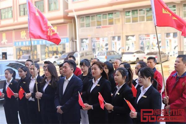 國方家居“感恩相伴、關(guān)愛相隨” 國方家居“感恩相伴、關(guān)愛相隨”