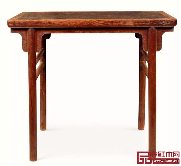 LOT. 1567 明末清初·黃花梨鑲楠木櫻面小書案 L:88cm,W:57.5cm,H:78cm 成交價:RMB14,260,000 LOT. 1567 明末清初·黃花梨鑲楠木櫻面小書案 L:88cm,W:57.5cm,H:78cm 成交價:RMB14,260,000