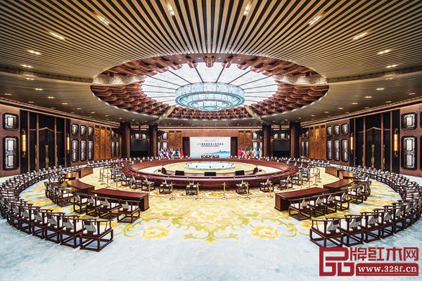 從杭州G20峰會(huì)到西安十四運(yùn)會(huì),明堂紅木十二次讓紅木家具站上國(guó)際會(huì)議舞臺(tái) 從杭州G20峰會(huì)到西安十四運(yùn)會(huì),明堂紅木十二次讓紅木家具站上國(guó)際會(huì)議舞臺(tái)