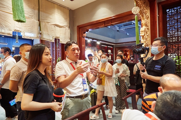 國方家居連續(xù)兩年亮相廣州建博會,備受關(guān)注 國方家居連續(xù)兩年亮相廣州建博會,備受關(guān)注