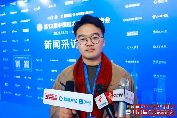 雅典紅木總經(jīng)理包相成接受中央電視臺(tái)、騰訊等媒體采訪 雅典紅木總經(jīng)理包相成接受中央電視臺(tái)、騰訊等媒體采訪