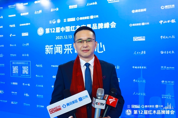 閑適紅木董事總經(jīng)理石擁軍接受中央電視臺(tái)、騰訊家居、廣東電視臺(tái)聯(lián)合采訪 閑適紅木董事總經(jīng)理石擁軍接受中央電視臺(tái)、騰訊家居、廣東電視臺(tái)聯(lián)合采訪