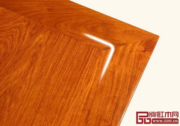 桌面板采用導(dǎo)內(nèi)圓角無(wú)縫鏡面工藝