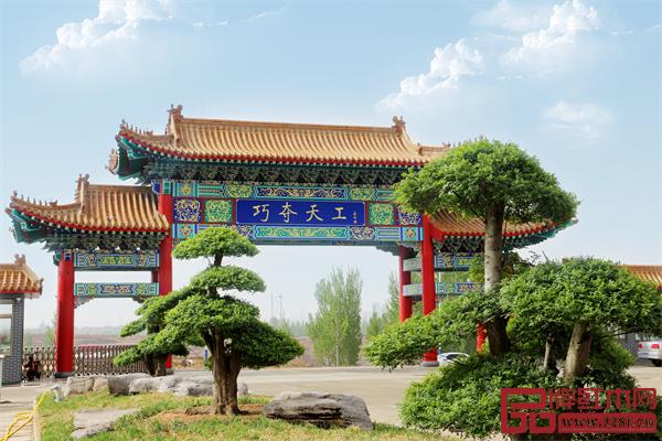 巧奪天工紅木工廠一角