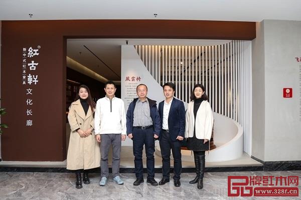 故宮博物院家具研究員周京南蒞臨中山大涌 故宮博物院家具研究員周京南蒞臨中山大涌