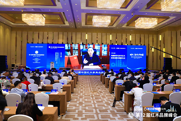 國(guó)務(wù)院參事室特邀研究員，國(guó)家人社部原副部長(zhǎng)楊志明通過(guò)視頻方式做主題分享