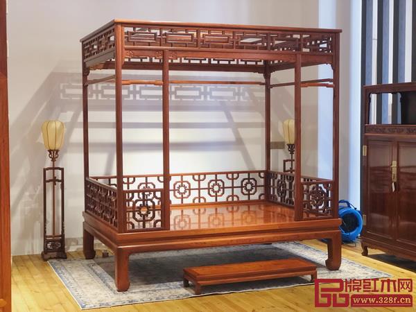 紅橋紅·六柱架子床，長228*寬161*高51.5，總高238cm