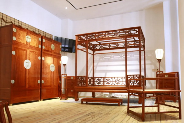 緬花大王紅橋紅：王世襄引為經(jīng)典的黃花梨架子床，躲過了十年浩劫，卻沒躲過這番厄運(yùn)！