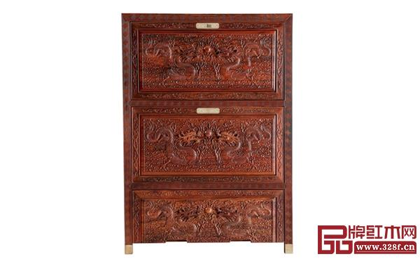波記家具伍建波大師作品《大紅酸枝雕龍畫柜》 波記家具伍建波大師作品《大紅酸枝雕龍畫柜》