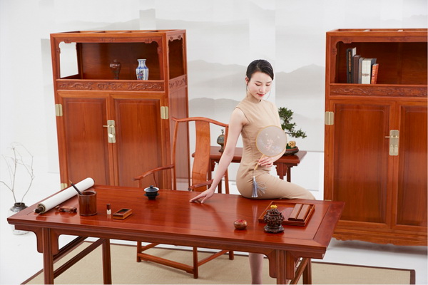 緬花大王紅橋紅講紅木：萬歷柜，唯一以年號命名的古典家具