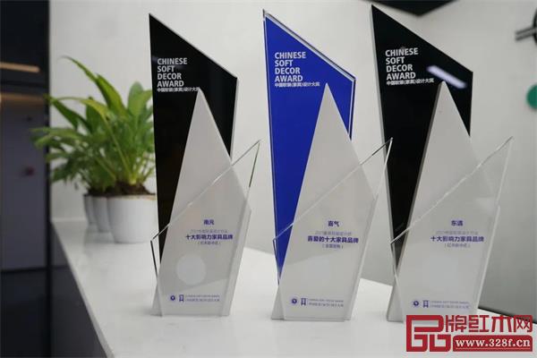 再創(chuàng)輝煌，東禺家居摘奪三大獎項(xiàng)
