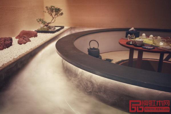   圖片來源網(wǎng)絡(luò)：網(wǎng)紅茶館，在云霧裊繞中品茶