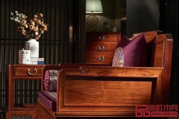 圖片來源：雅宋紅木，緬甸花梨沙發(fā)