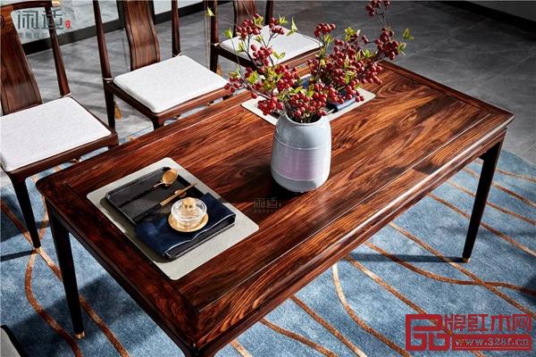 圖片來源:閑適紅木,原木色餐臺(tái)彰顯木紋自然美 圖片來源:閑適紅木,原木色餐臺(tái)彰顯木紋自然美