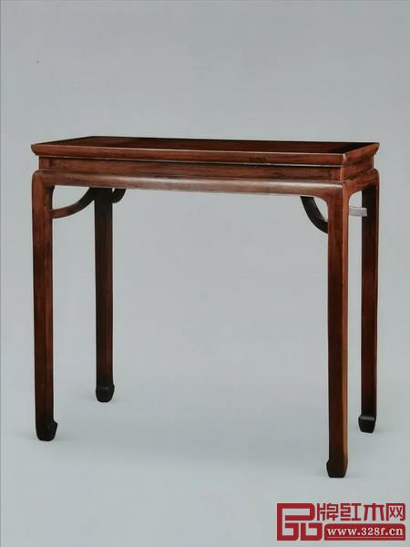 明·黃花梨帶束腰霸王棖小條桌 明·黃花梨帶束腰霸王棖小條桌