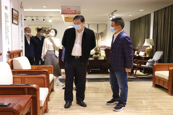 中信紅木：市委書記樓瑯堅走訪，調(diào)研企業(yè)發(fā)展現(xiàn)狀