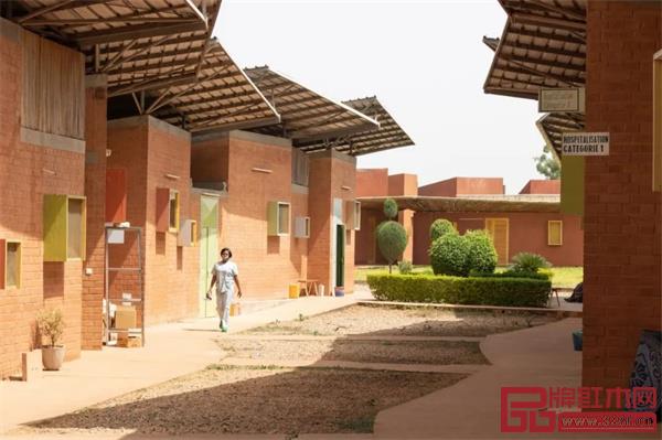 外科診所和保健中心(圖片來源:Kéré Architecture) 外科診所和保健中心(圖片來源:Kéré Architecture)