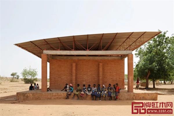 甘多小學(xué)(圖片來源:Erik Jan Ouwerkerk) 甘多小學(xué)(圖片來源:Erik Jan Ouwerkerk)