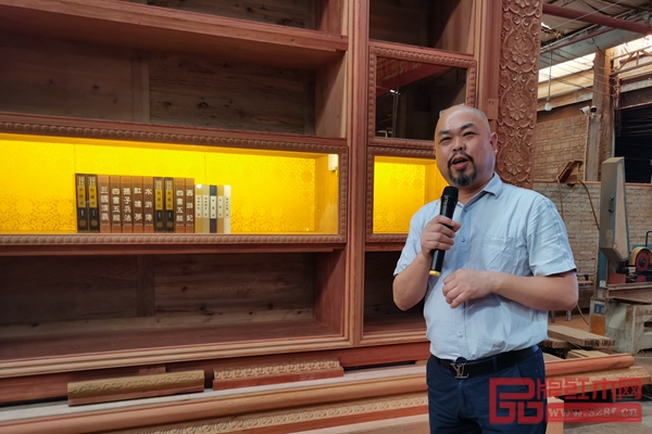 高級(jí)工藝美術(shù)師陳正民作發(fā)言 高級(jí)工藝美術(shù)師陳正民作發(fā)言