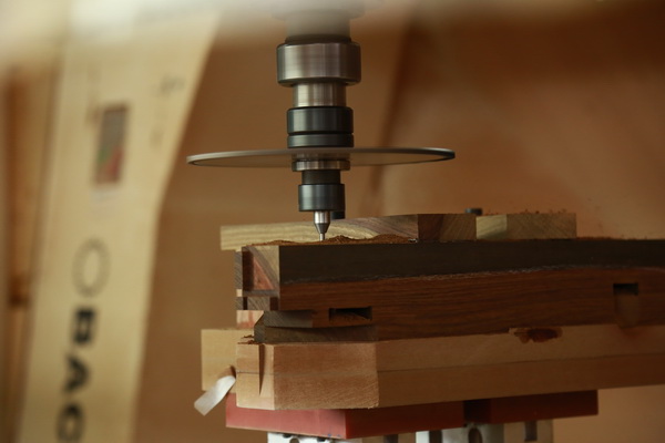 巧奪天工紅木生產(chǎn)線上以數(shù)控機械精準(zhǔn)開榫 巧奪天工紅木生產(chǎn)線上以數(shù)控機械精準(zhǔn)開榫