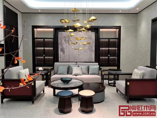 玉溪旗艦店營造高端的店面形象,帶給消費者沉浸式的消費體驗 玉溪旗艦店營造高端的店面形象,帶給消費者沉浸式的消費體驗