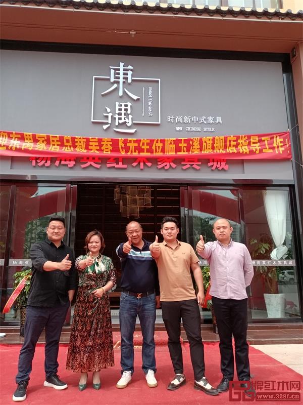 在各部門協(xié)助下,玉溪旗艦店隆重開業(yè) 在各部門協(xié)助下,玉溪旗艦店隆重開業(yè)