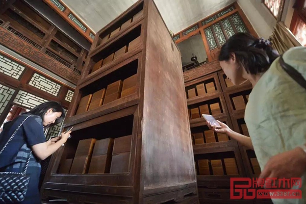 北京故宮博物院文淵閣和昭仁殿中的書架 北京故宮博物院文淵閣和昭仁殿中的書架