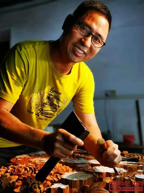 中國傳統(tǒng)工藝大師、廣東省級非物質(zhì)文化遺產(chǎn)傳承人紅古軒李仲良先生 中國傳統(tǒng)工藝大師、廣東省級非物質(zhì)文化遺產(chǎn)傳承人紅古軒李仲良先生