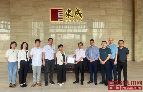 中山市企業(yè)知識(shí)產(chǎn)權(quán)保護(hù)流動(dòng)工作室落戶東成紅木文化體驗(yàn)館