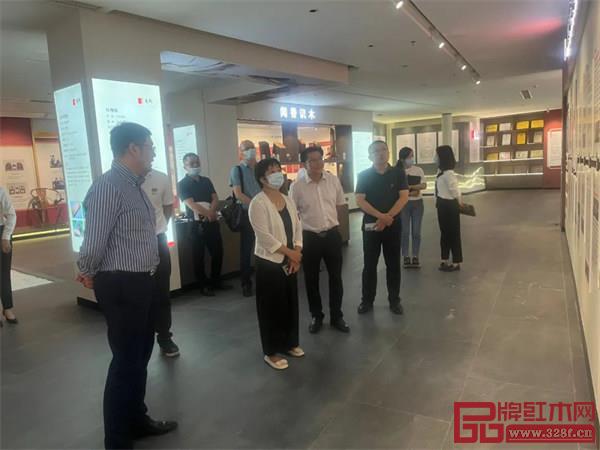 中山市企業(yè)知識(shí)產(chǎn)權(quán)保護(hù)流動(dòng)工作室落戶東成紅木文化體驗(yàn)館