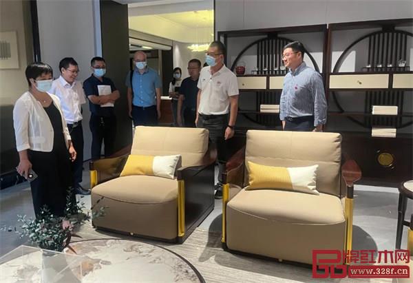 中山市企業(yè)知識(shí)產(chǎn)權(quán)保護(hù)流動(dòng)工作室落戶東成紅木文化體驗(yàn)館