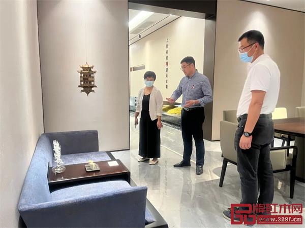 中山市企業(yè)知識(shí)產(chǎn)權(quán)保護(hù)流動(dòng)工作室落戶東成紅木文化體驗(yàn)館