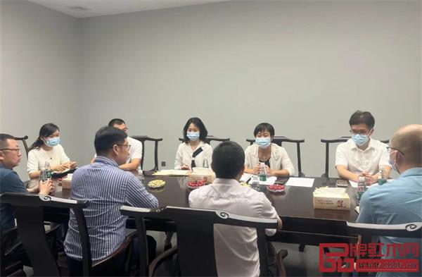 中山市企業(yè)知識(shí)產(chǎn)權(quán)保護(hù)流動(dòng)工作室落戶東成紅木文化體驗(yàn)館