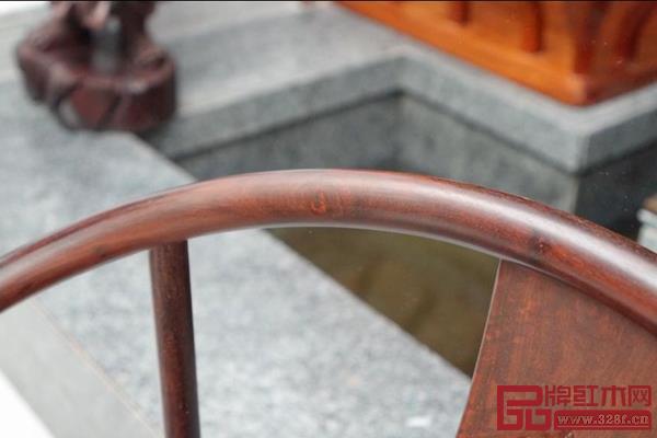 麻布拋光后,被打磨的地方恢復(fù)原狀 麻布拋光后,被打磨的地方恢復(fù)原狀