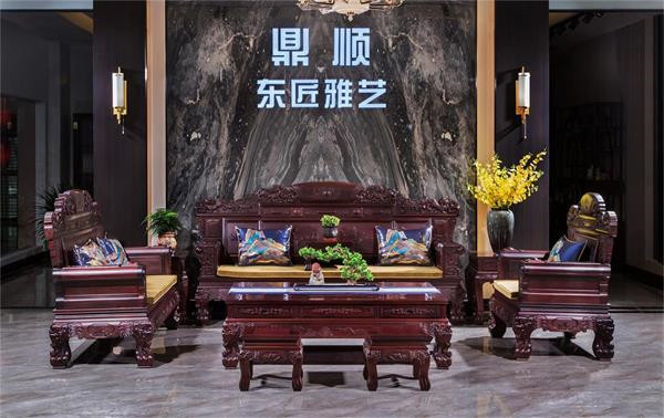 鼎順紅木|值得信賴的紅酸枝家具廠應(yīng)該具備哪些特點(diǎn)？