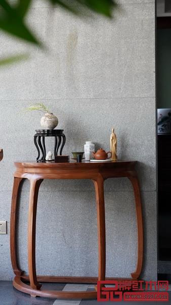  紅木家具的點綴，可以讓家的角落也擁有別致優(yōu)雅 