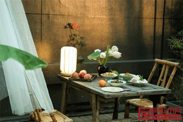 中信紅木:愿有一方桌,可閑度時光 中信紅木:愿有一方桌,可閑度時光