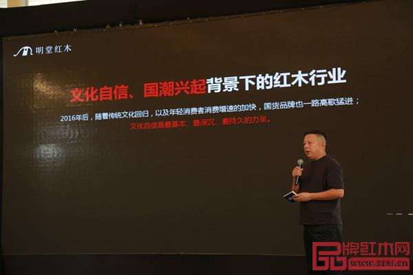 暢享紅木家具行業(yè)的未來趨勢,張向榮信心滿滿.jpg 暢享紅木家具行業(yè)的未來趨勢,張向榮信心滿滿.jpg