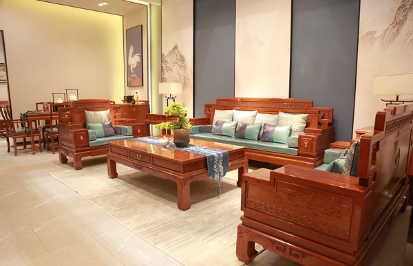 美聯(lián)紅木匠心打造的大果紫檀新作,東方韻味十足 美聯(lián)紅木匠心打造的大果紫檀新作,東方韻味十足