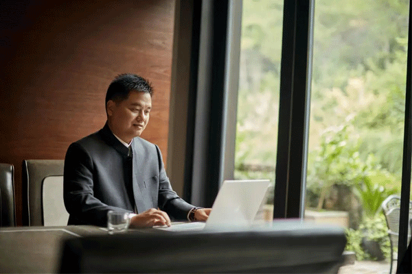 中信紅木李忠信：誠信經(jīng)營，行穩(wěn)致遠