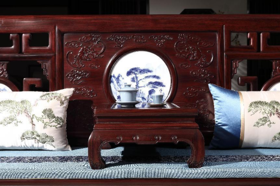 喜迎紅紅木的家具,從里到外散發(fā)古樸典雅 喜迎紅紅木的家具,從里到外散發(fā)古樸典雅