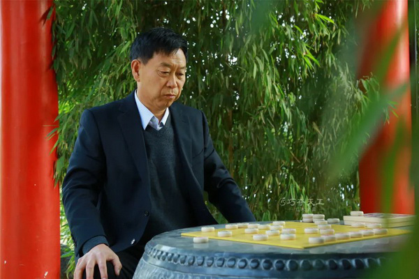 中國傳統(tǒng)工藝大師張愛冬：巧奪天工紅木的制勝法寶——打破常規(guī)