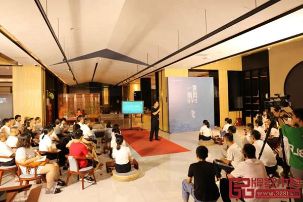 以“一蓑煙雨任平生——詩(shī)詞里的中國(guó)”為主題的文化分享會(huì)在明堂紅木合院展廳舉行.jpg 以“一蓑煙雨任平生——詩(shī)詞里的中國(guó)”為主題的文化分享會(huì)在明堂紅木合院展廳舉行.jpg